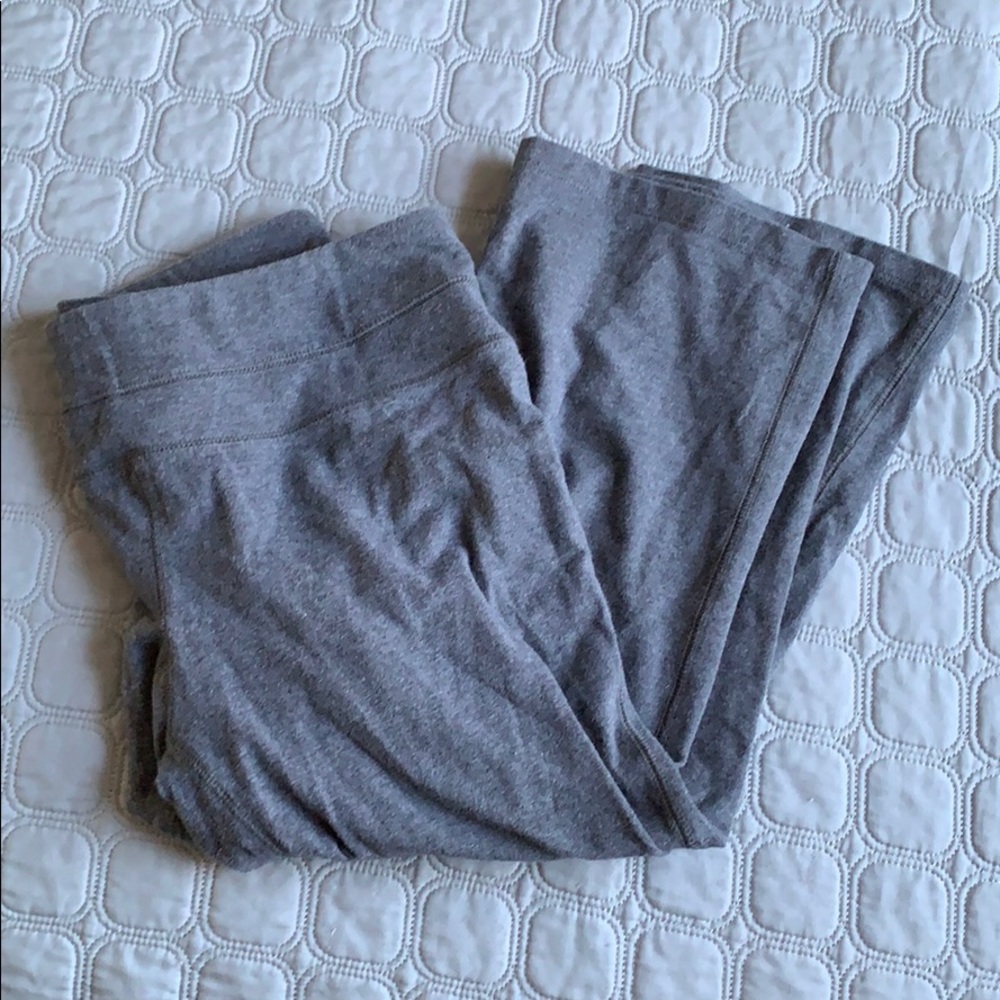 Gap body athleisure capri bottoms